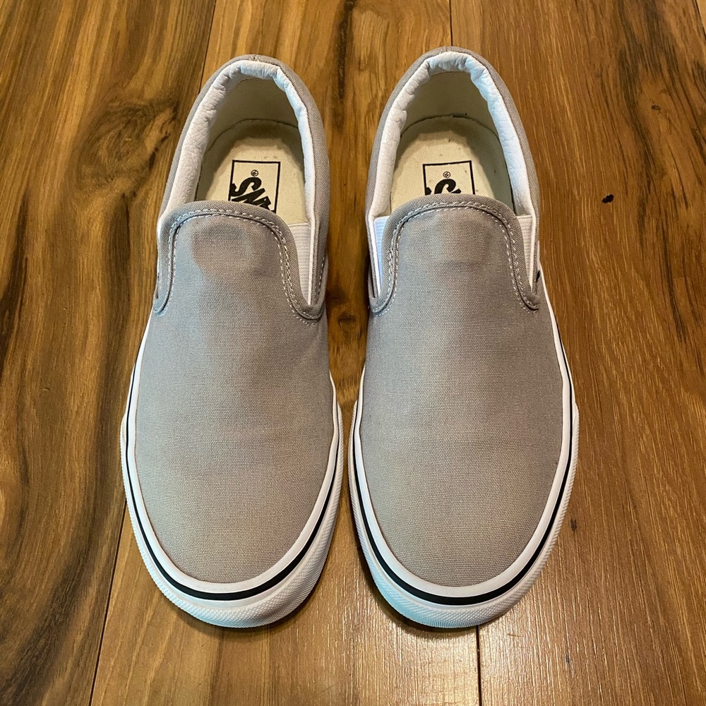 Vans Slip-On Canvas Loafers in Light Gray Mens 7 or Womens 8.5